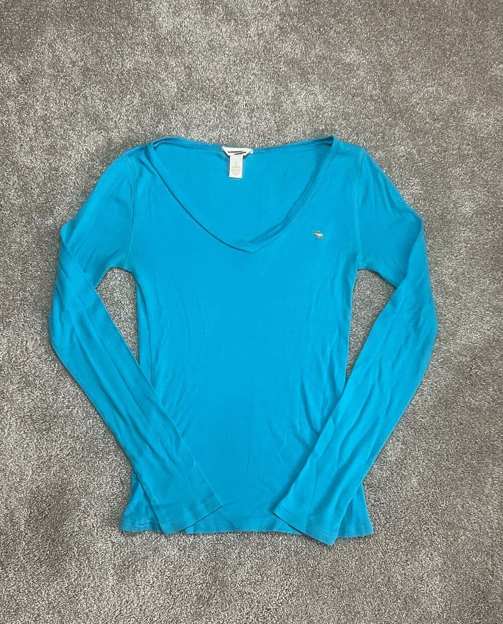 Abercrombie & Fitch Vintage Y2K Womens Aqua Blue V-Neck Long Sleeve Logo Top
